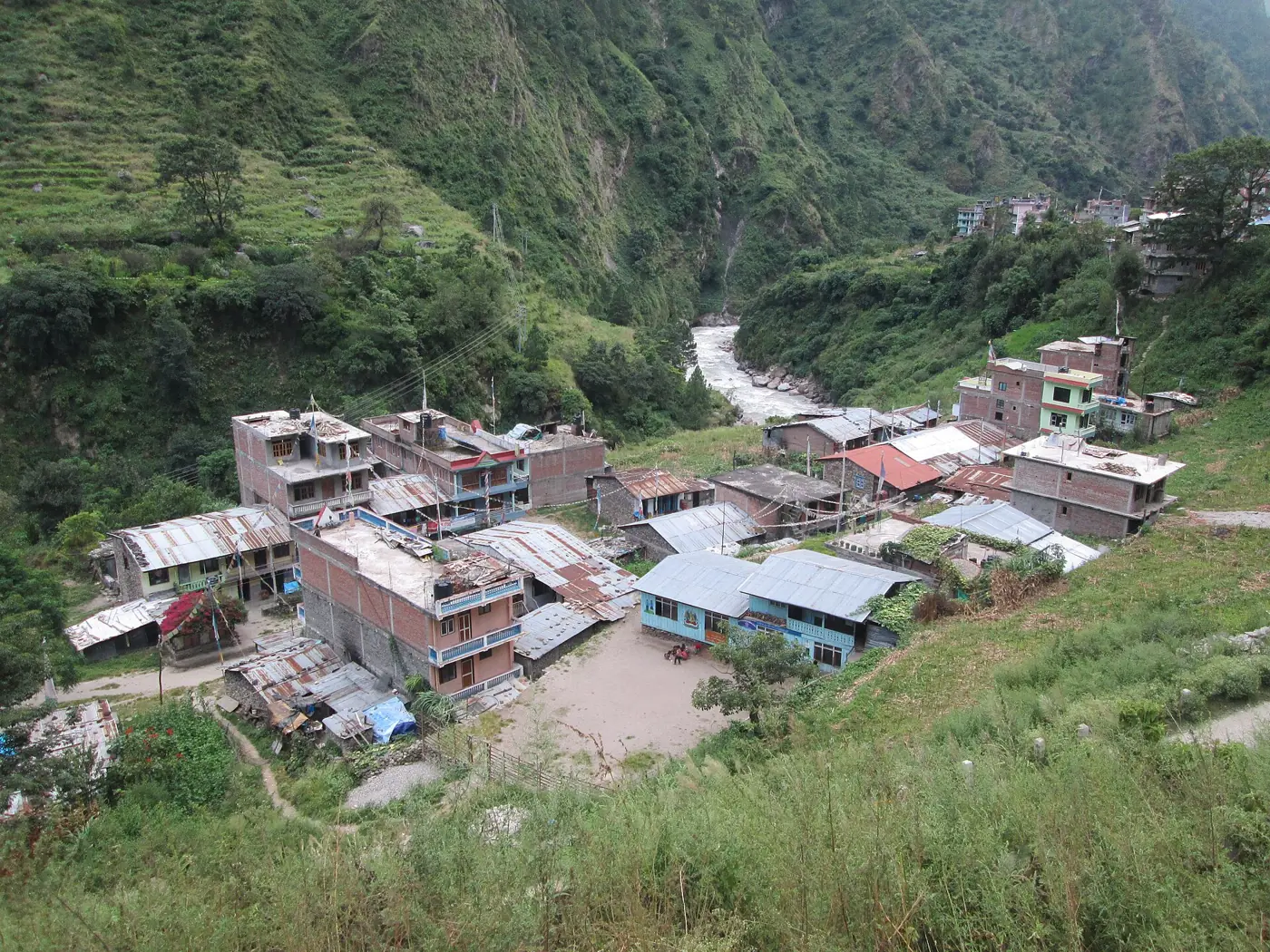 Syabrubesi, houses on terraces above the Bhote Koshi